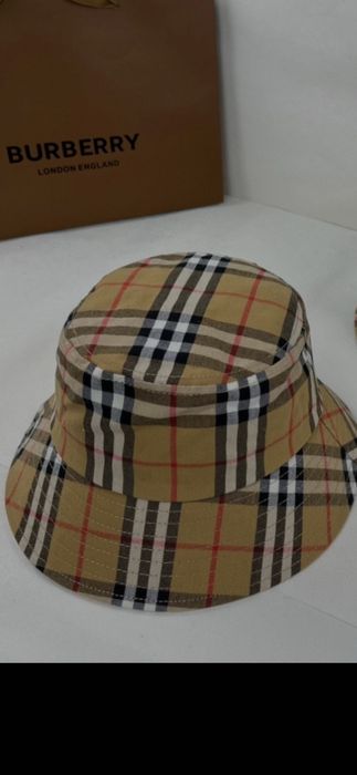 Pălărie Burberry, model 2026