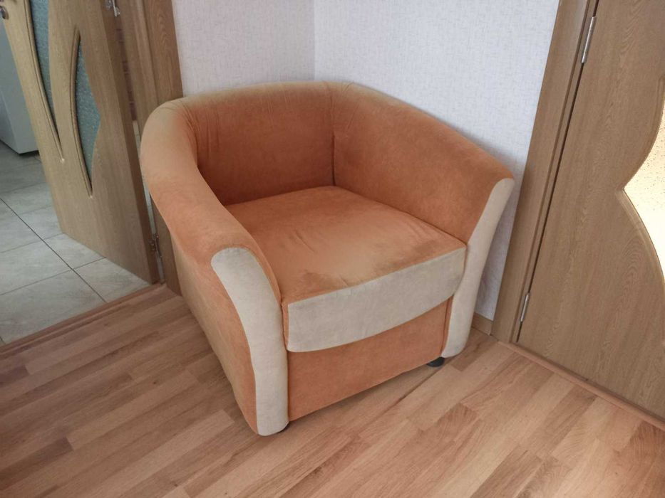 Разтегателен кръгъл диван с 2 фотьоила