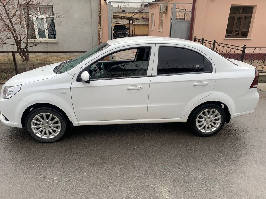 Нексия 3 сотилади