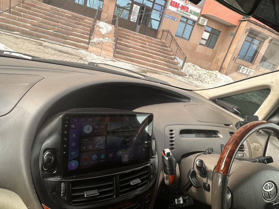 Toyota Estima 2005год