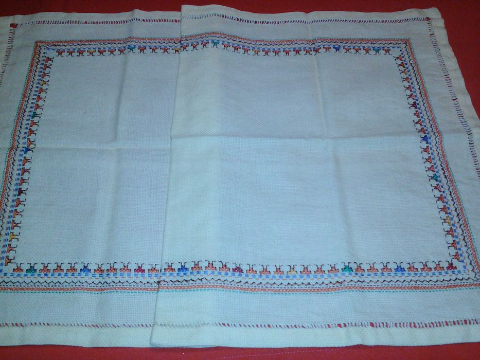 продавам 2 броя килими, ръчна изработка и покривки