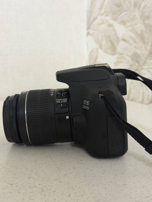 Продаю Canon eos 2000d
