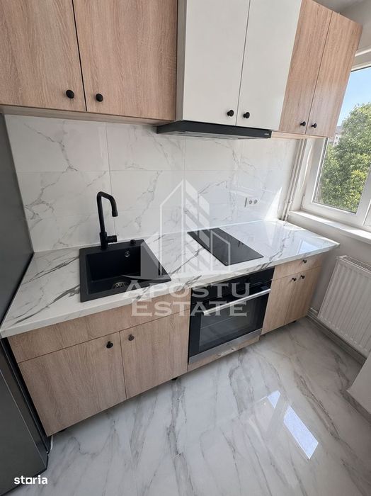 Apartament de vanzare cu 3 camere, 46 mp, zona Sagului