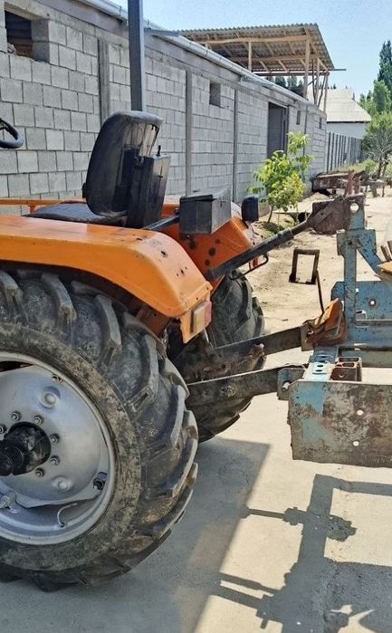 Traktor sotiladi