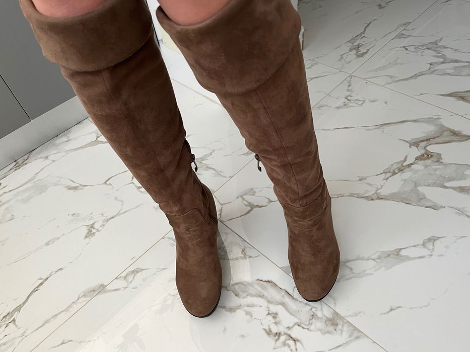 Vand cizme pana la genunchi