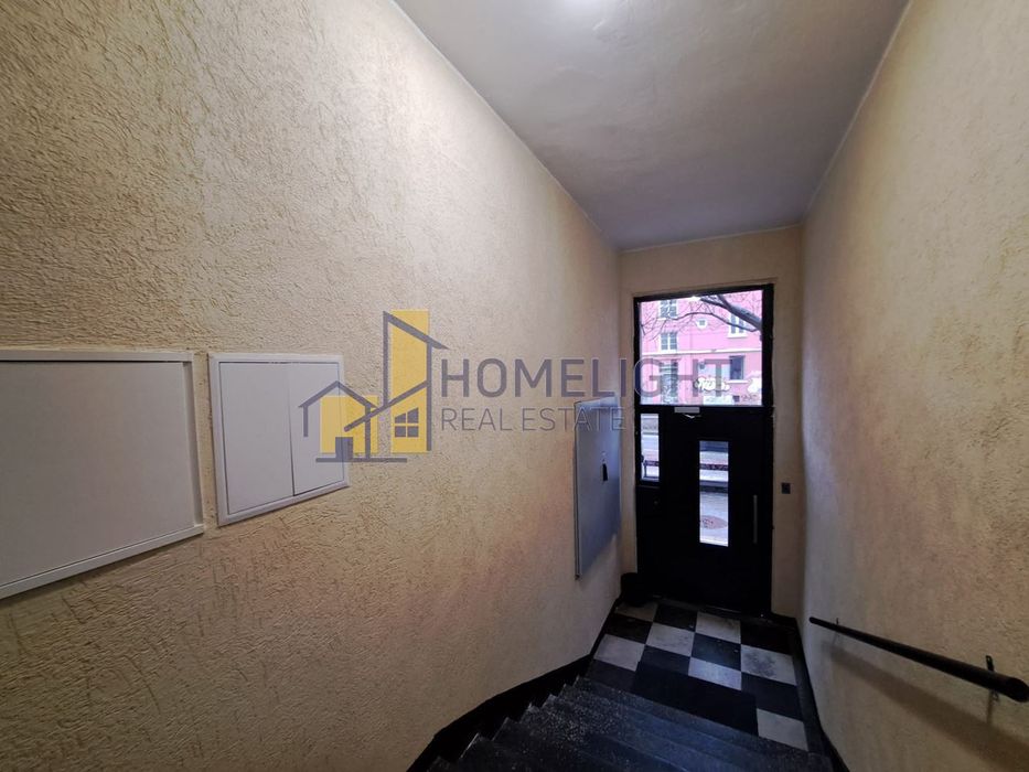 Тристаен апартамент в кв. Център