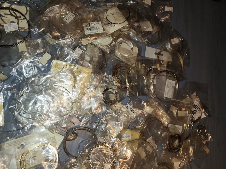 Лот обеци здрави/дефектни и бракувани косплей, костюми