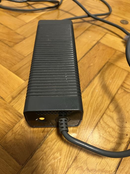 Xbox 360 Fat pentru piese + Sursă funcțională + HDD 60GB