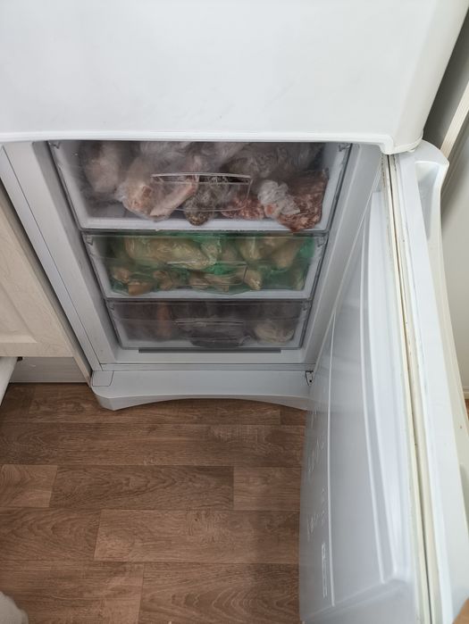 Холодильник Indesit