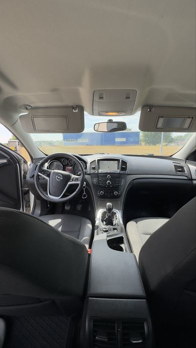 Opel Insignia 2.0 cdti,an 2012 ,km reali 385 000