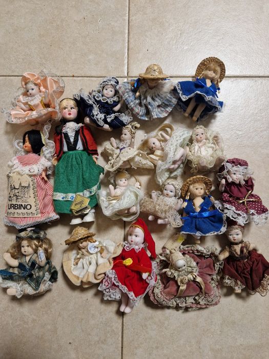 Играчки бебета и кукли