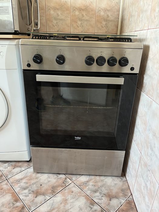 Aragaz Beko cu cuptor pe gaz