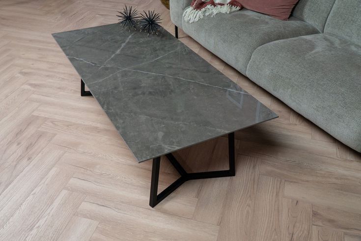 Jurnalniy stolik loft