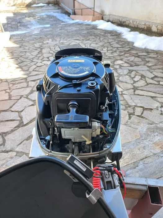 Продавам перфектен извънбордов двигател Honda 20 к.с.