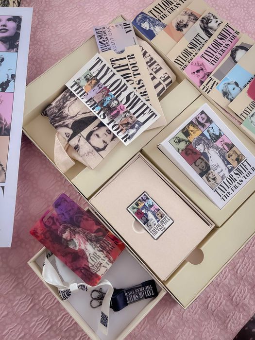 Set VIP complet. Taylor Swift | The Eras Tour–Merchandise oficial