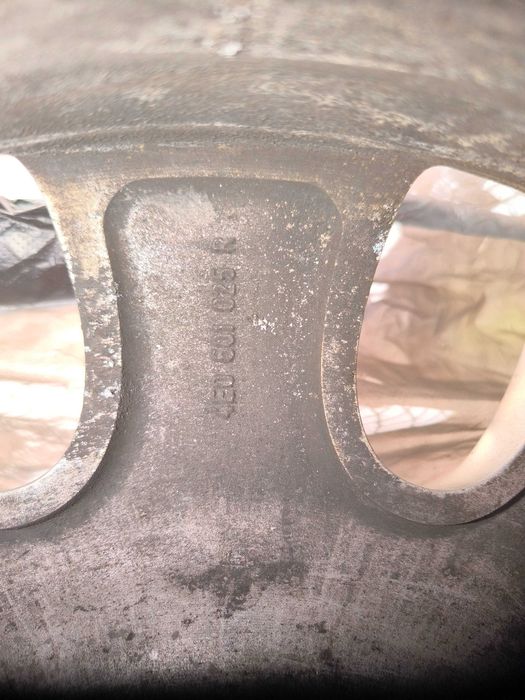 Алуминиеви джанти 17 за audi. Гумите не са благоприятни за ползване и няма да са част от сделката. Тел. 0877044228
