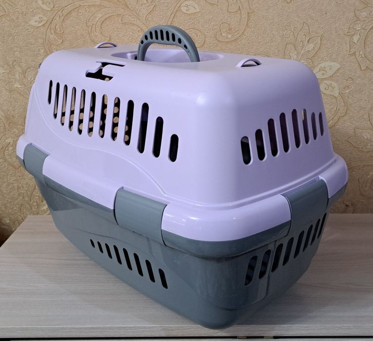 Новая переноска пластиковая.