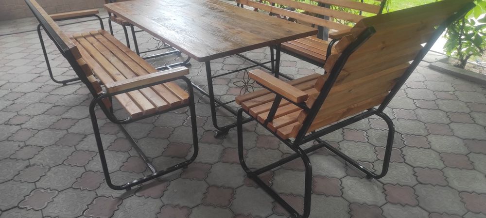 Скамейки , стол +2 кресла