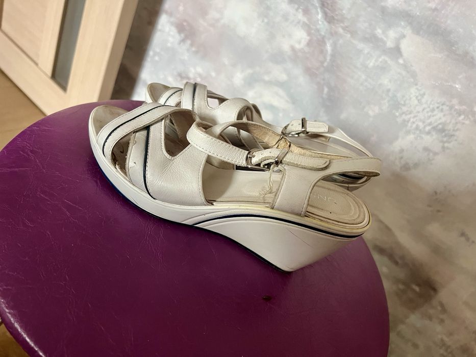 Продам босоножки