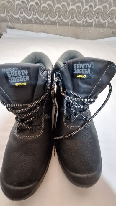 Vând bocanci work safety jogger nr 40
