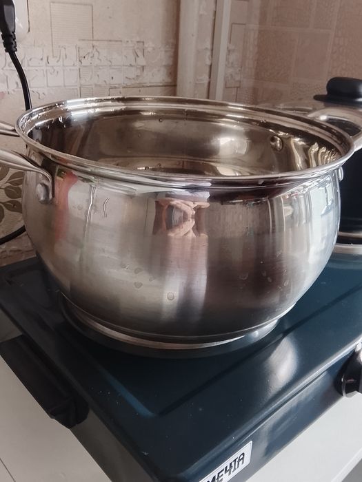 Продается кастрюля из нержавеющей стали