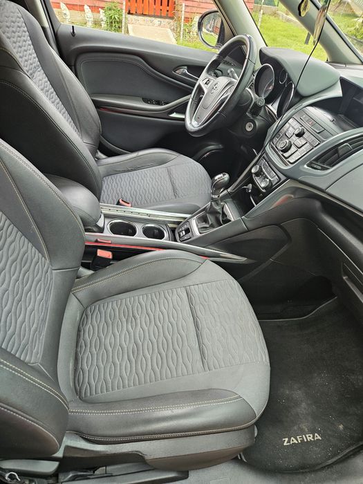 Opel Zafira c 7 locuri