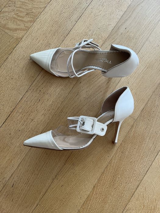 The seller обувки