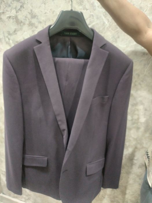 Продам мужской костюм