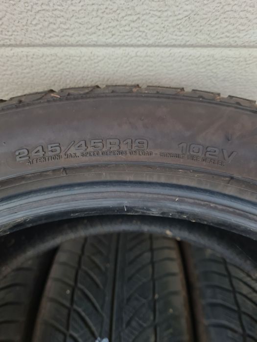 Зимни гуми 4 броя GOODYEAR UltraGrip8 245 45 R19