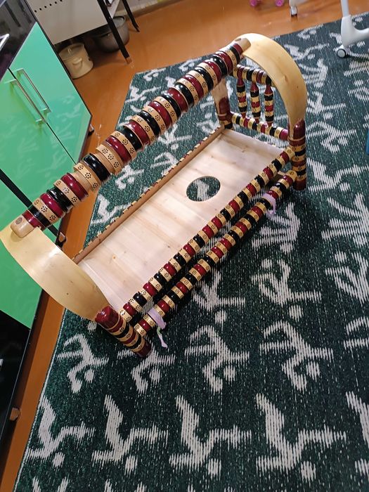 Beshik sotiladi. Komplekt koʻrpa, yopkichi bilan