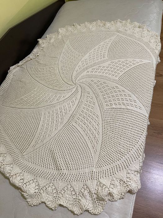 Претена покривка за маса 130 см