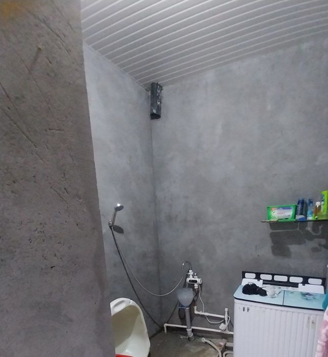 Назарбек,,Токзор махалласида поезд йулига етмастан янги уй сотилади