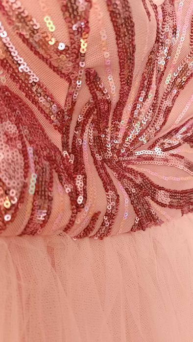 Елегантна бална рокля в розово