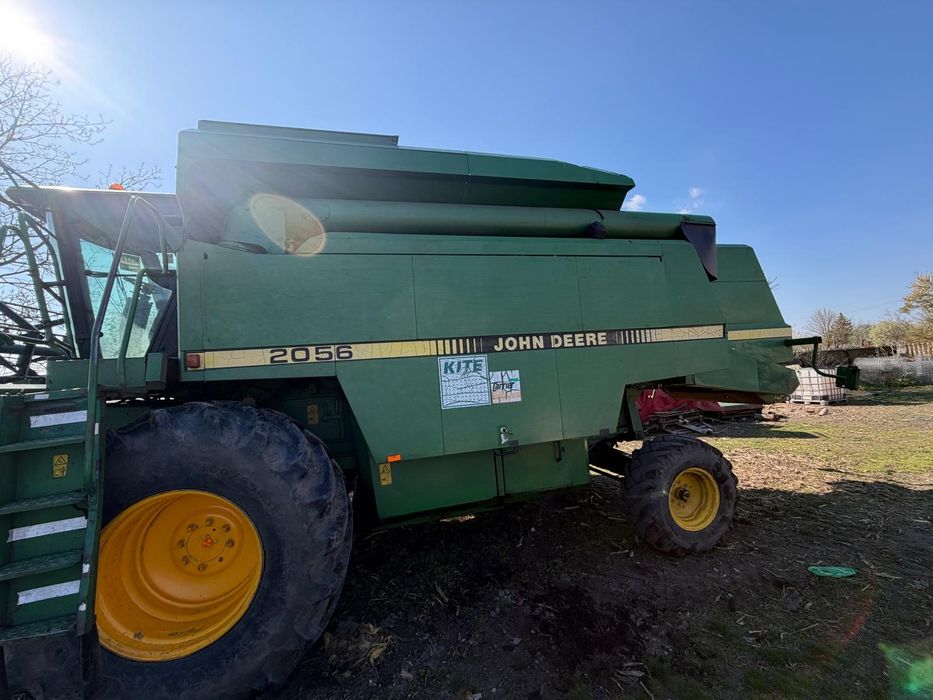 Combina John Deere 2056
