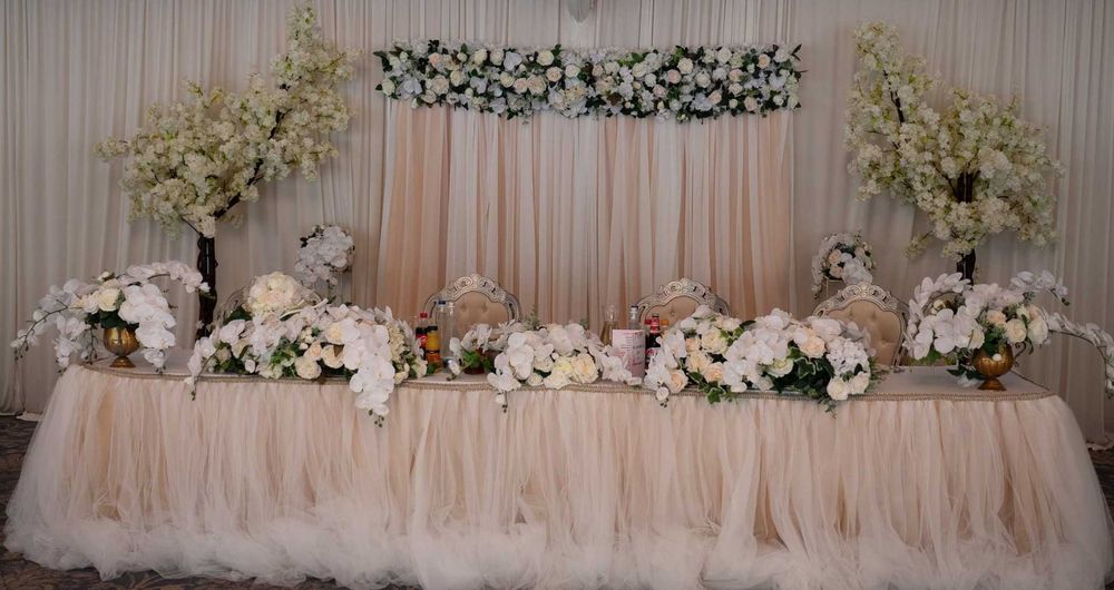 2 fete de masa prezidiu nunta