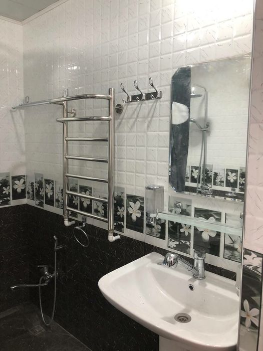 Фергана центр. Экстренная больница олдида Янги курилган Дом.