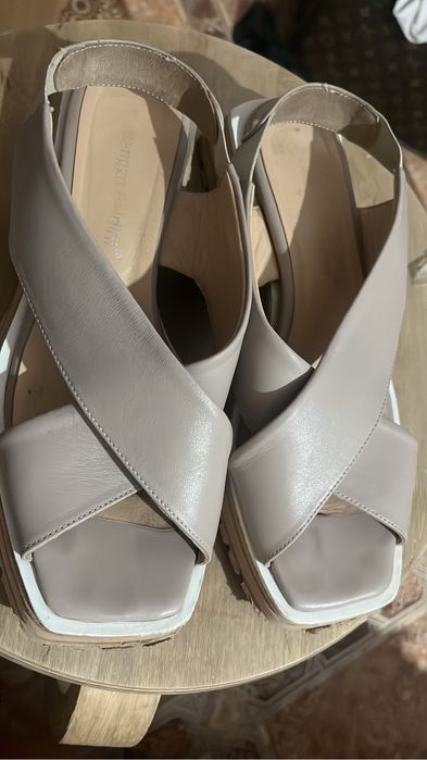 Босоножки кожанные