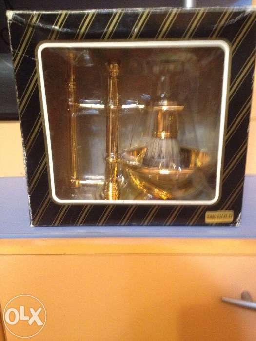 Vind trusa de bărbierit,este suflata cu aur si este noua!