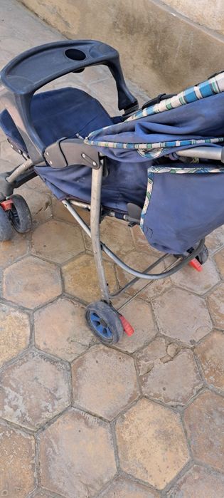 Детская коляска. Не китайская. Удобная в использовании. Ремни  безопас