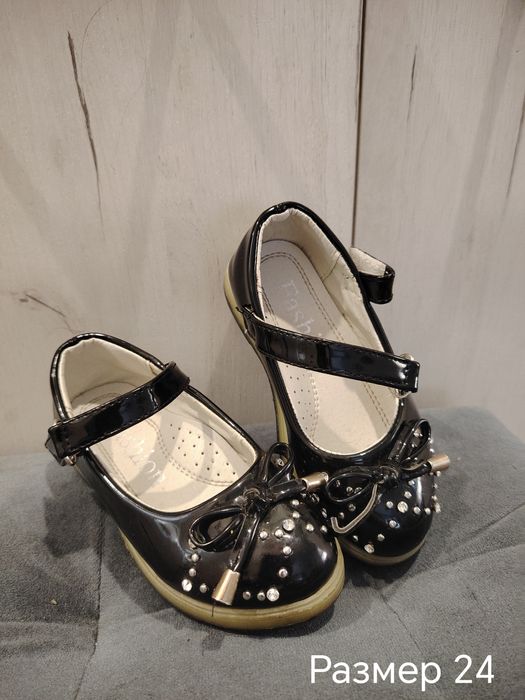 Обувь десткая по 500