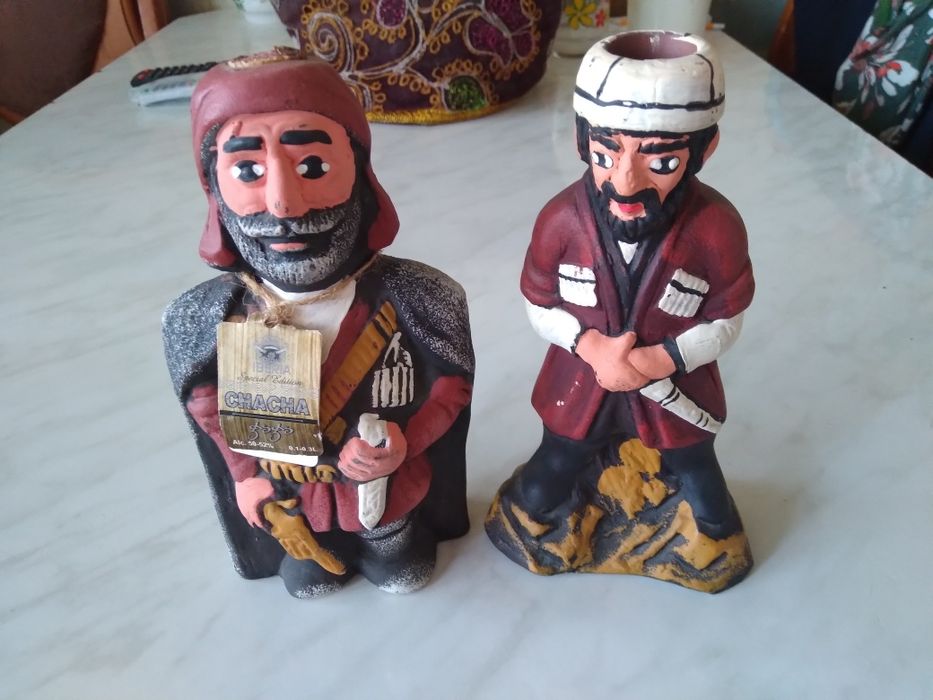 Продаются сувениры
