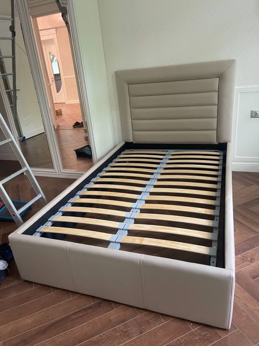 Продается кровать с матрасом