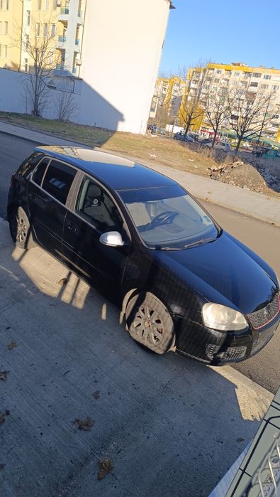 GTI предна броня за голф 5
GTI predna bronq za golf V