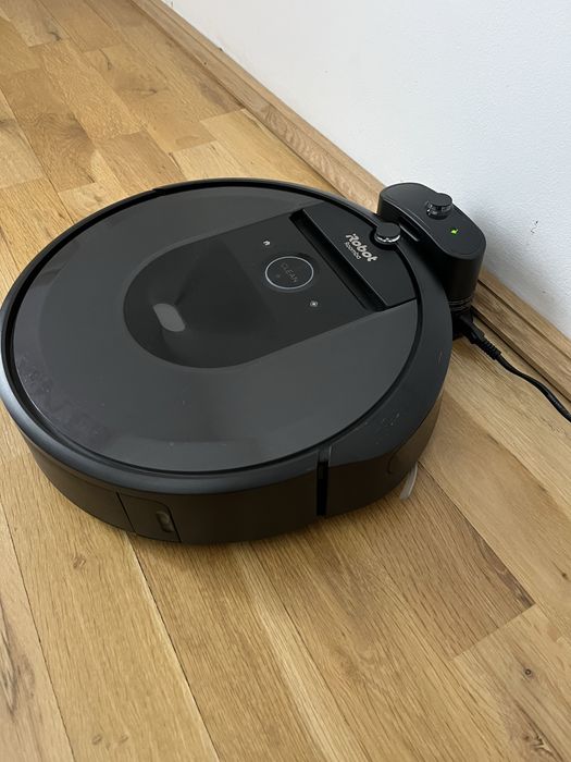 Aspirator IRobot Roomba i7, aproape nou