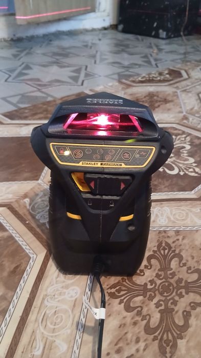 Se vinde Nivelă laser in stare impecabila