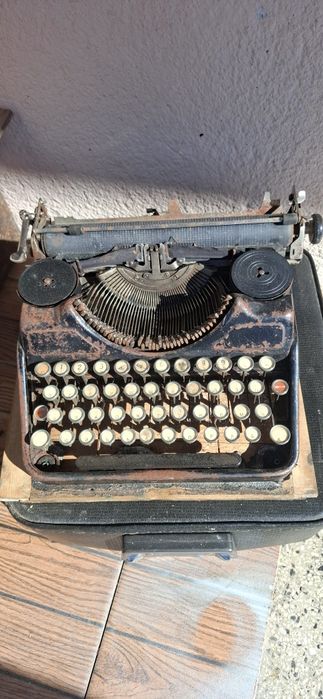 Стара пишеща машина Continental