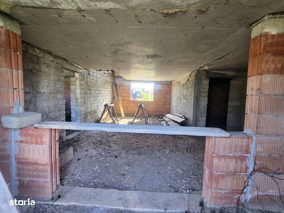 Vila la rosu situata in Bacau str Ciresoaei