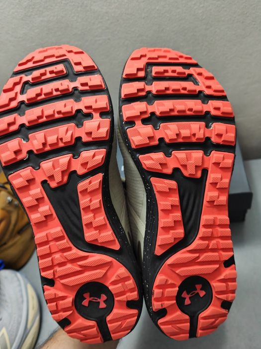 Under armour charged ghete