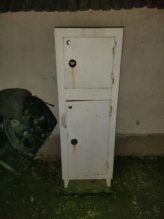 Сейф железный 2х дверный
