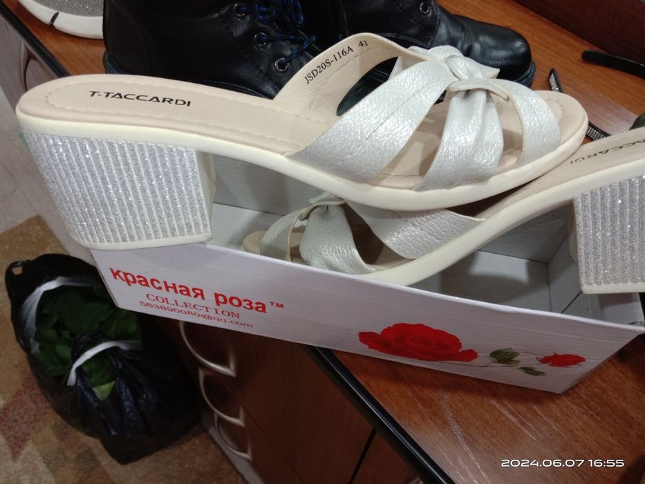 Босоножки жен. Новые.